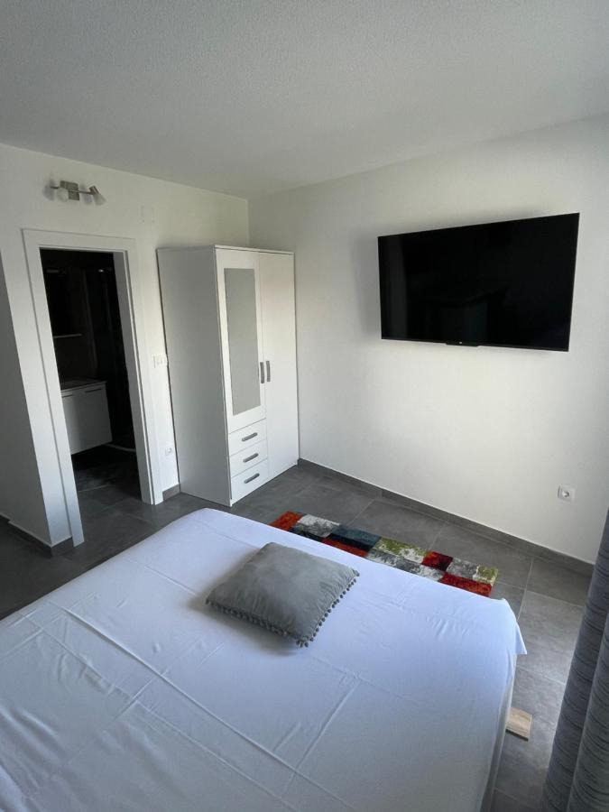 Villa Milena Sweet Apartment-With A Pool Трогір Екстер'єр фото