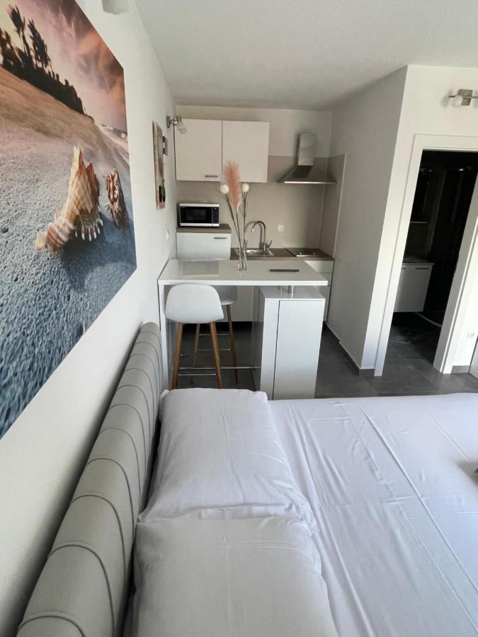 Villa Milena Sweet Apartment-With A Pool Трогір Екстер'єр фото