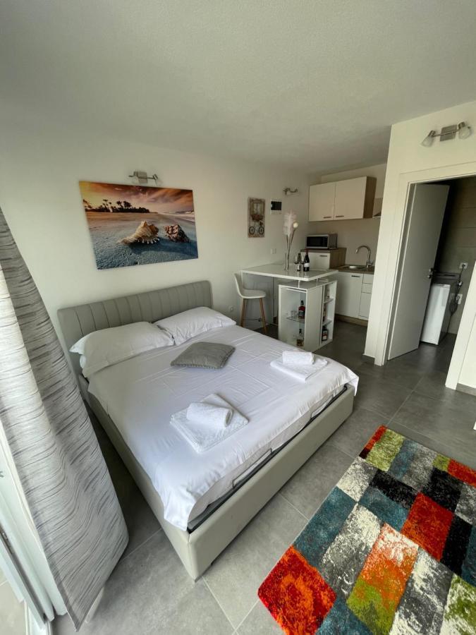 Villa Milena Sweet Apartment-With A Pool Трогір Екстер'єр фото