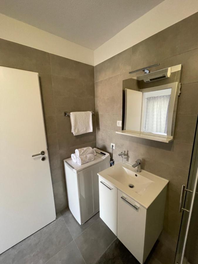 Villa Milena Sweet Apartment-With A Pool Трогір Екстер'єр фото