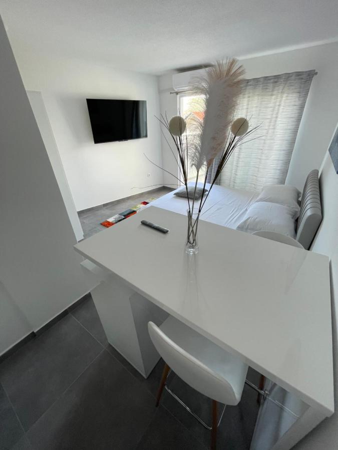 Villa Milena Sweet Apartment-With A Pool Трогір Екстер'єр фото